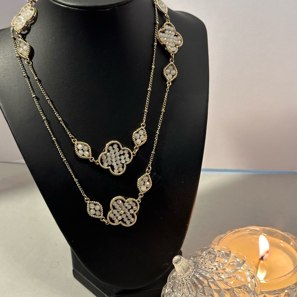 WHITE BEADED NECKLACE SET IN GOLD TRIM